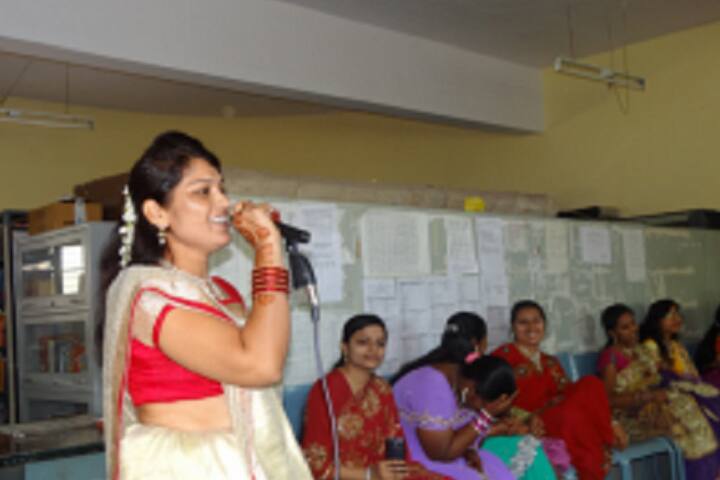 Smt Sushiladevi Deshmukh Mahila Mahavidyalaya campus in Latur, Maharashtra, India — photo 5