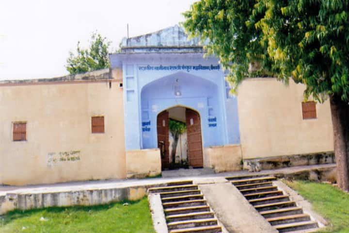 Rajkiya Laxminath Shasrti Sanskrit Mahavidyalaya campus in Chithwari, Rajasthan, India — photo 1