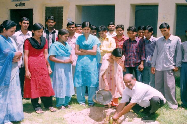 Rajkiya Laxminath Shasrti Sanskrit Mahavidyalaya campus in Chithwari, Rajasthan, India — photo 4