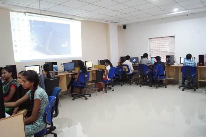 Shalivahana Degree College campus in Suryapet, Telangana, India — photo 5