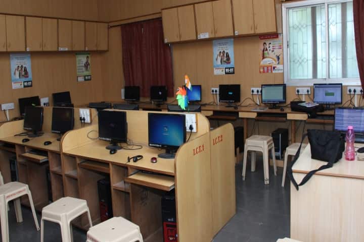 Shri Veertapasvi Channaveer Shivacharya B Ed College campus in Solapur, Maharashtra, India — photo 3