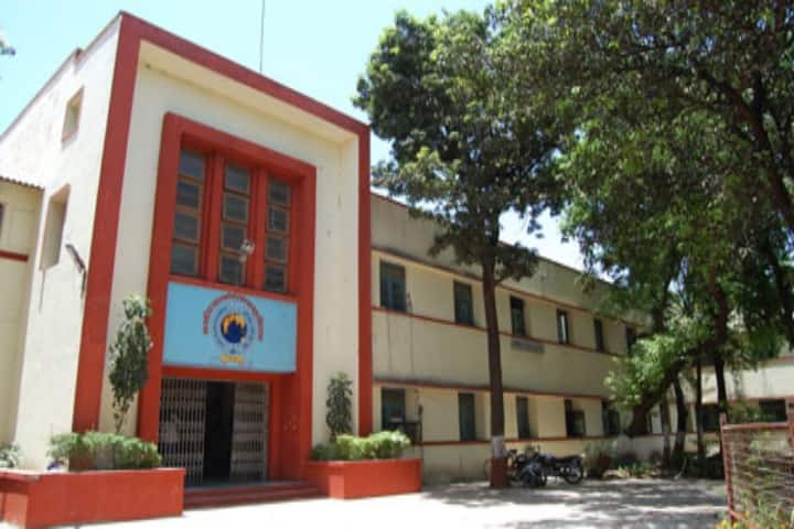 Mata Jijabai Government Girls PG College campus in Indore, Madhya Pradesh, India — photo 1