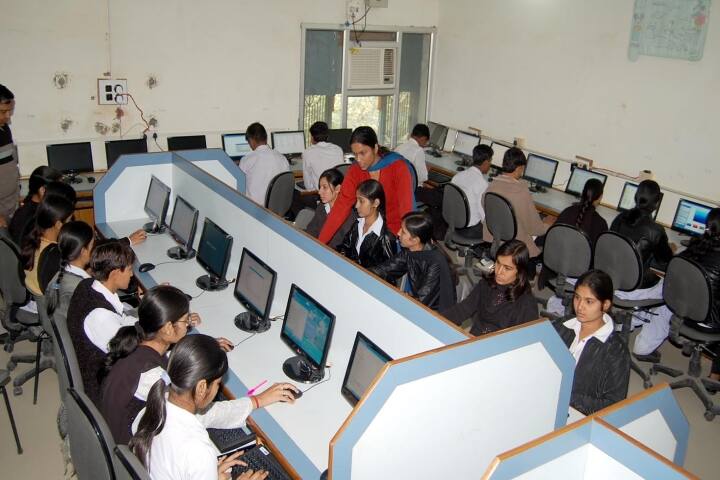 Chanchal Ahilya Umrawati Mahila PG College campus in Mandrella, Rajasthan, India — photo 6