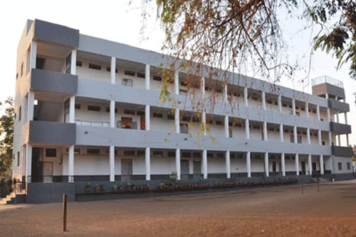 Modern Education Society's College of Education campus in Vita, Maharashtra, India — photo 1
