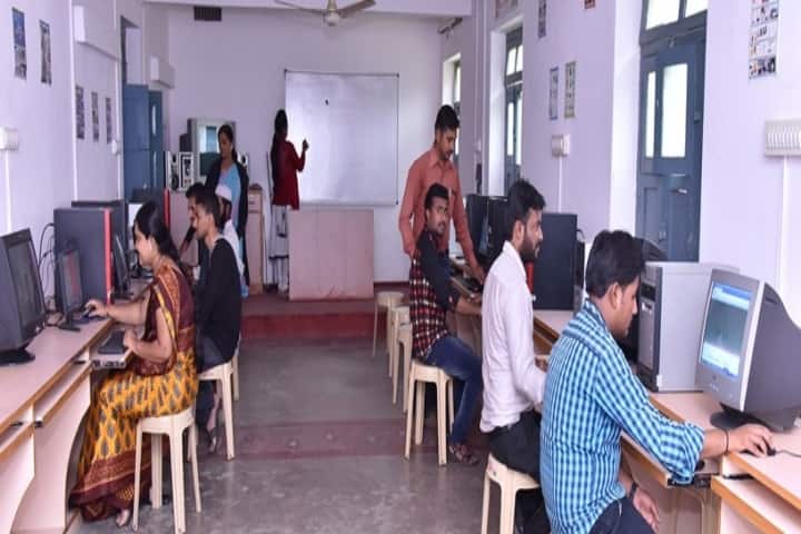 Kuvempu Shatamanothsava Shikshana Mahavidyalaya campus in Shivamogga, Karnataka, India — photo 6