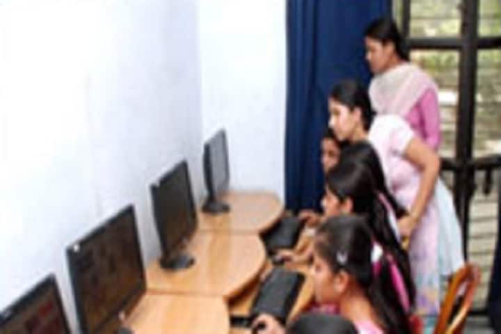 Ginni Devi Modi Girls PG College campus in Modinagar, Uttar Pradesh, India — photo 4