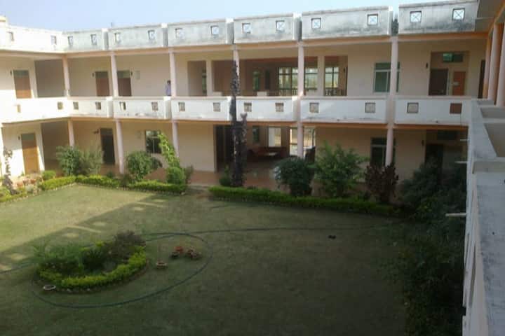 SR College campus in Gwalior, Madhya Pradesh, India — photo 3