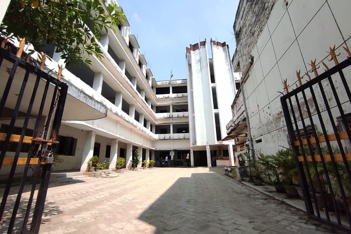 Surendra Prasad Yadav College campus in Gaya, Bihar, India — photo 1