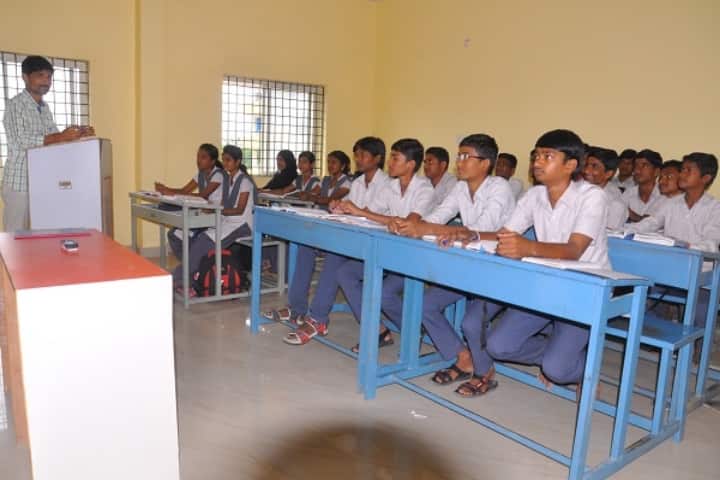 Sri SB Deshmukh College campus in Shahapur, Karnataka, India — photo 2