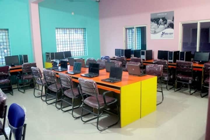 Sri SB Deshmukh College campus in Shahapur, Karnataka, India — photo 4