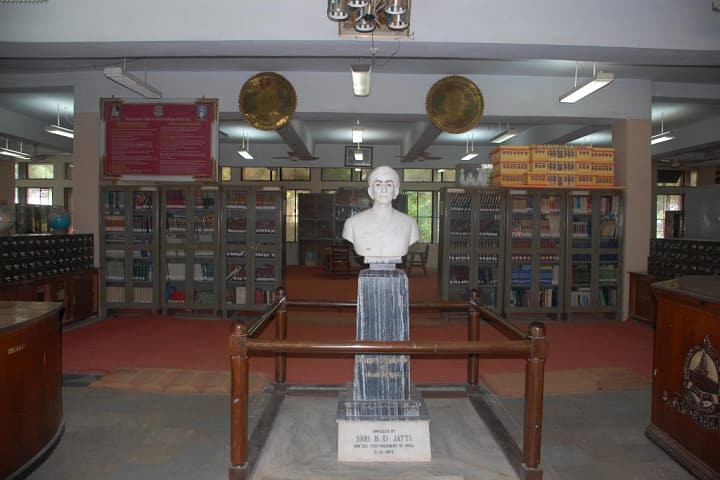 Sharnbasveshwar College of Arts campus in Gulbarga, Karnataka, India — photo 2