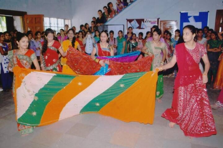 DAVV Mateshwari Sugni Devi Girls College campus in Indore, Madhya Pradesh, India — photo 4
