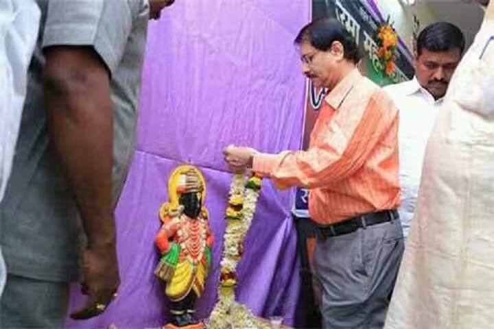 Shri Pandurang Shikshan Prasarak Mandal Sanchalit Uma Mahavidyalaya campus in Solapur, Maharashtra, India — photo 6