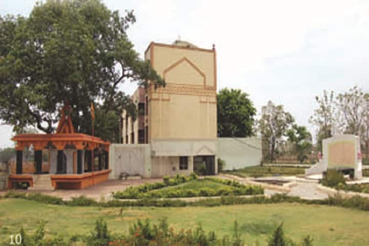 Dr Babasaheb Nandurkar College of Physical Education campus in Yavatmal, Maharashtra, India — photo 1