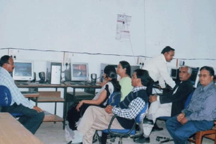 Indira Gandhi Rajkeeya Degree College campus in Unnao, Uttar Pradesh, India — photo 3