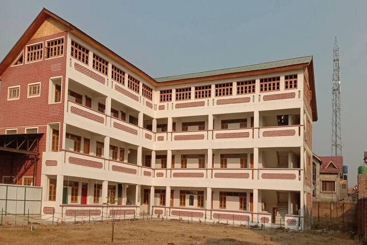 Jamiya-Tul-Banat campus in Srinagar, Jammu and Kashmir, India — photo 2