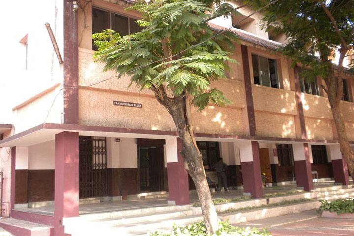St Aloysius College campus in Jabalpur, Madhya Pradesh, India — photo 4