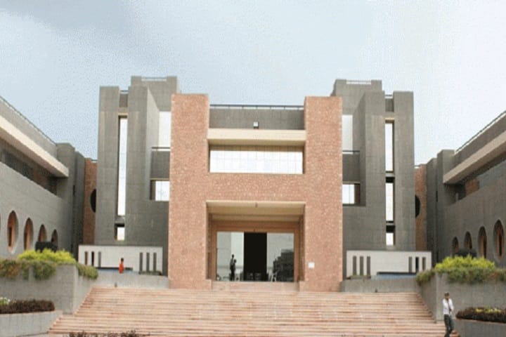 Gyanyagna College of Science and Management campus in Rajkot, Gujarat, India — photo 1