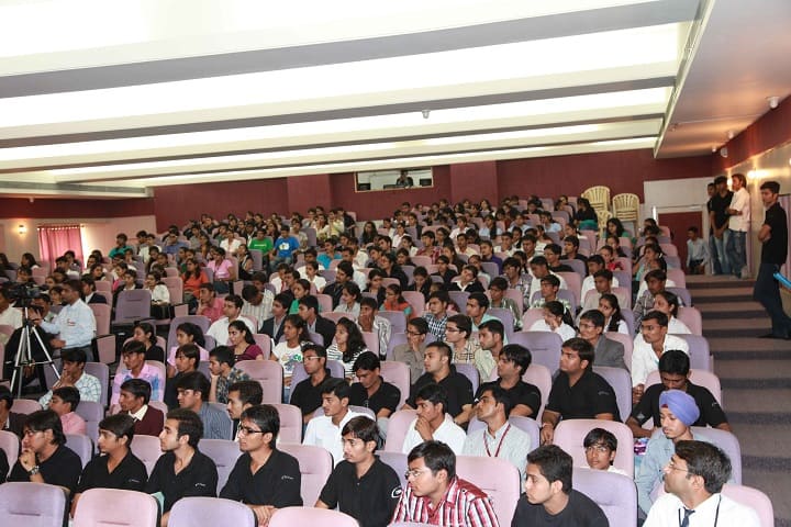 Gyanyagna College of Science and Management campus in Rajkot, Gujarat, India — photo 2