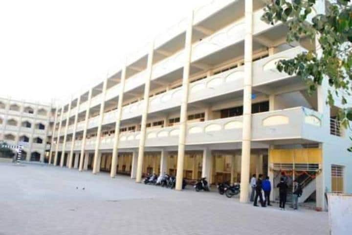 Shri Amrabhai Samtabhai Patel BCA and PGDCA College campus in Palanpur, Gujarat, India — photo 2