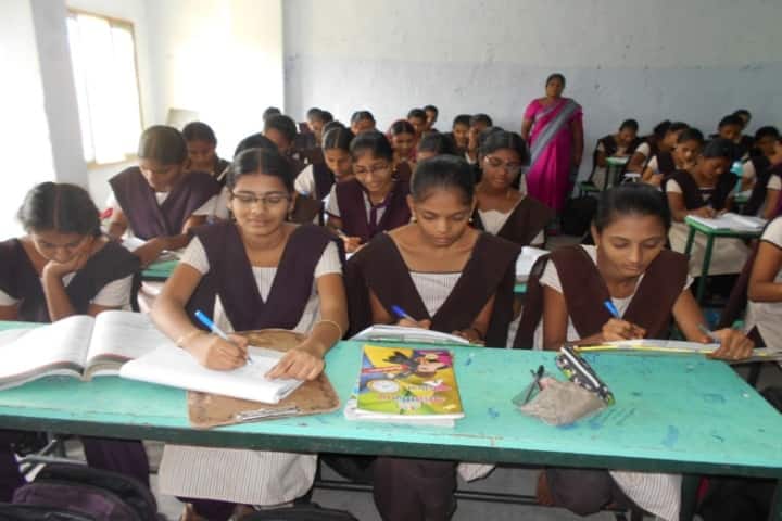 Career Degree College campus in Guntur, Andhra Pradesh, India — photo 3