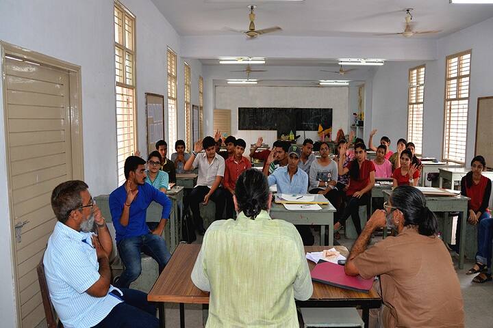 CVM College of Fine Arts campus in Anand, Gujarat, India — photo 3
