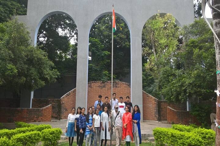 CVM College of Fine Arts campus in Anand, Gujarat, India — photo 5