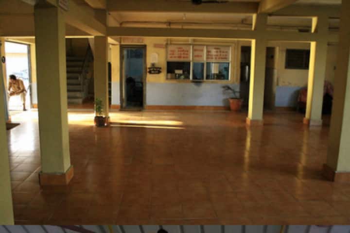 Morarji Desai Institute of Naturopathy and Yoga Sciences campus in Vadodara, Gujarat, India — photo 2