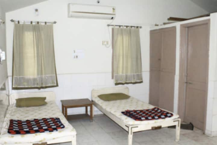 Morarji Desai Institute of Naturopathy and Yoga Sciences campus in Vadodara, Gujarat, India — photo 3