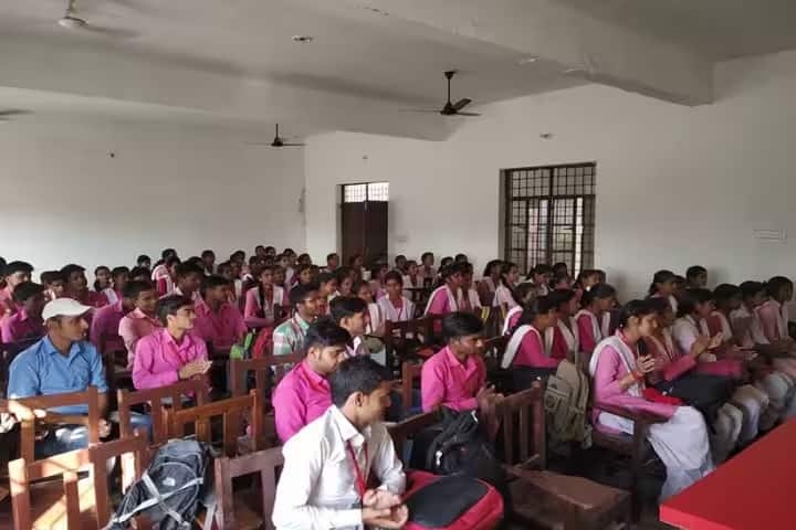 Sarswati Devi Mahavidyalaya campus in Kushinagar, Uttar Pradesh, India — photo 3