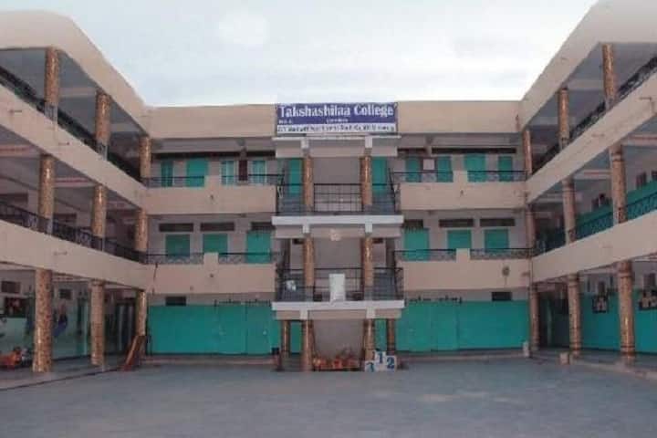 Takshashila College campus in Vadodara, Gujarat, India — photo 1