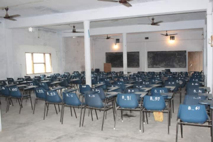Swarna Prabha Mahila PG College campus in Maharajganj, Uttar Pradesh, India — photo 3