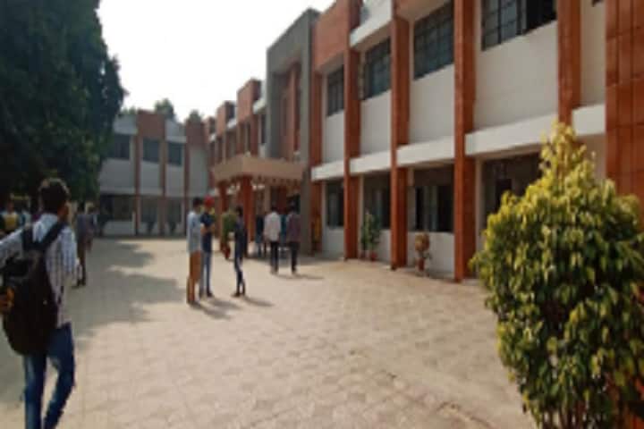 Iswar Saran Degree College, Allahabad campus in Allahabad, Uttar Pradesh, India