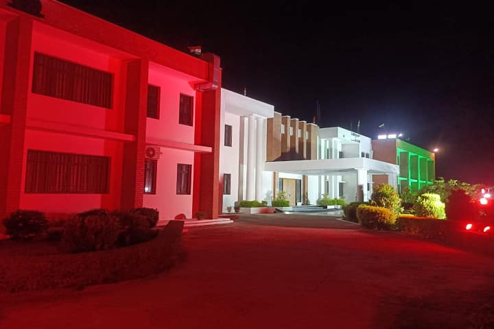 Iswar Saran Degree College campus in Allahabad, Uttar Pradesh, India — photo 2