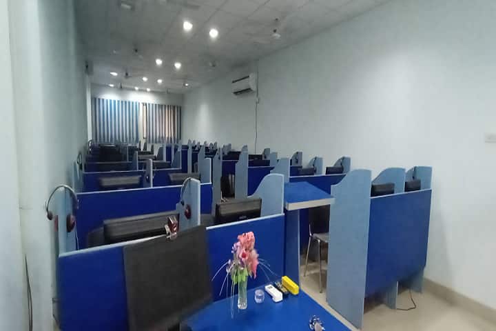 Iswar Saran Degree College campus in Allahabad, Uttar Pradesh, India — photo 3