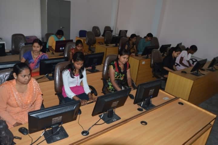 Rajarshi Tandon Mahila Mahavidyalaya campus in Allahabad, Uttar Pradesh, India — photo 3