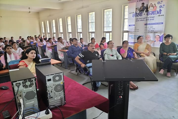 Government Girls College campus in Betul, Madhya Pradesh, India — photo 4