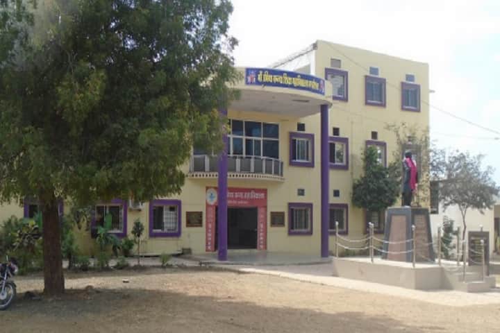 Shri Umiya Girls College campus in Mandleshwar, Madhya Pradesh, India — photo 2