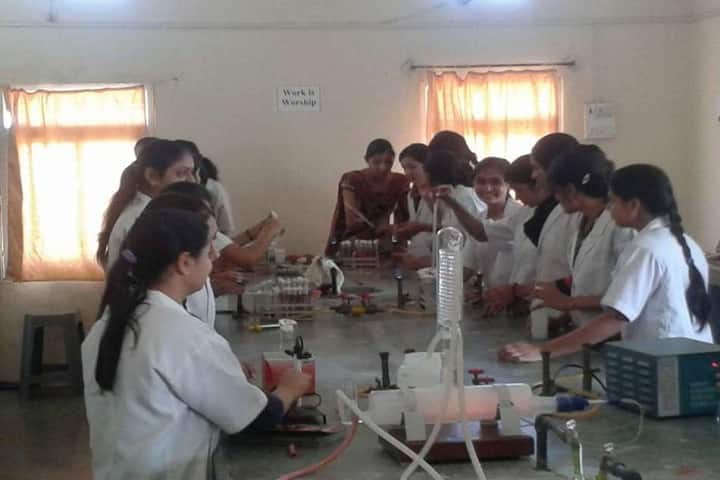 Shri Umiya Girls College campus in Mandleshwar, Madhya Pradesh, India — photo 4