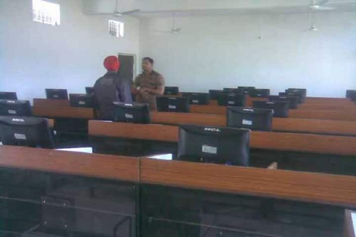 Shri Umiya Girls College campus in Mandleshwar, Madhya Pradesh, India — photo 5