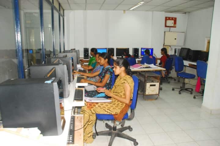 Sree Chaitanya Degree College campus in Karimnagar, Telangana, India — photo 2