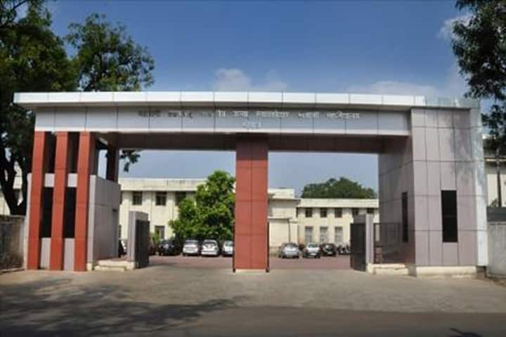 Government Maharani Laxmi Bai Girls PG Autonomous College campus in Bhopal, Madhya Pradesh, India — photo 2