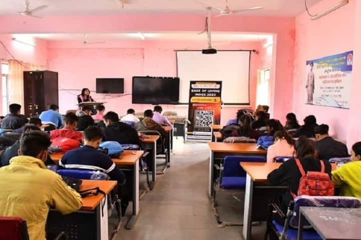 Government Arts and Commerce College campus in Sagar, Madhya Pradesh, India — photo 3