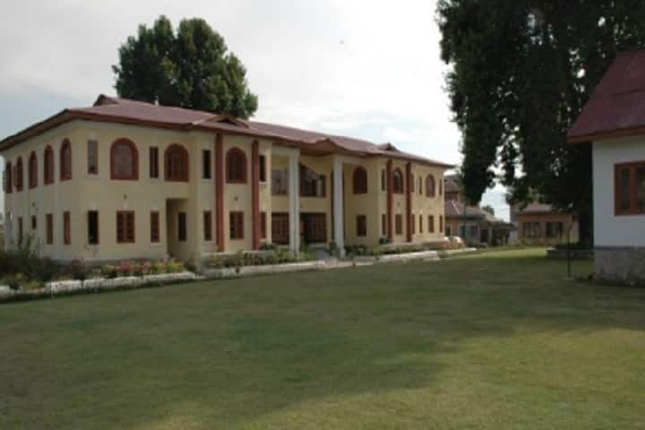 Craft Development Institute campus in Srinagar, Jammu and Kashmir, India — photo 1