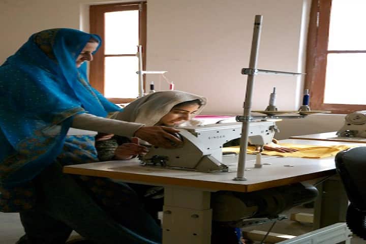 Craft Development Institute campus in Srinagar, Jammu and Kashmir, India — photo 5