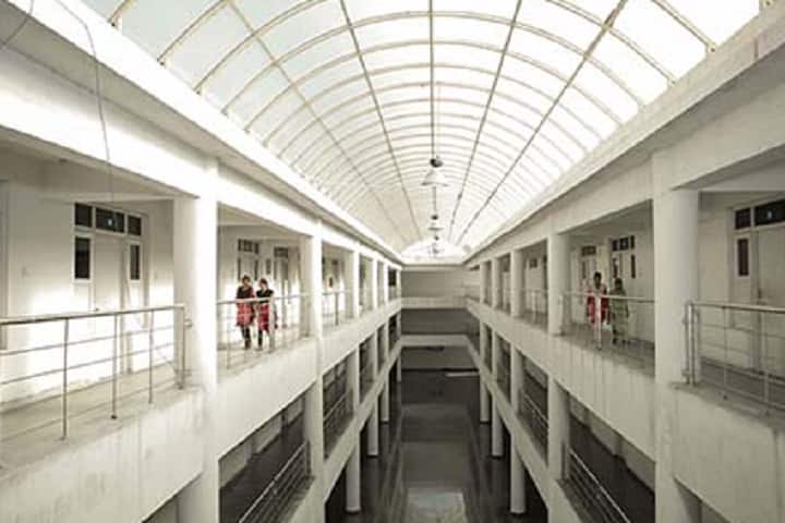 Dhanalakshmi Srinivasan Arts and Science College campus in Chennai, Tamil Nadu, India — photo 4