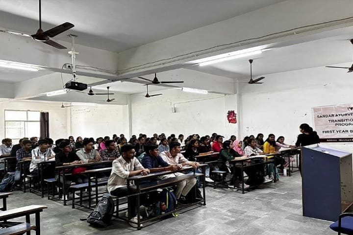 Sardar Ayurved College and Hospital campus in Mehsana, Gujarat, India — photo 1