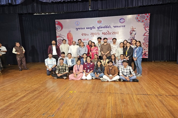 Siddheshwar Hanumanji Ayurved College campus in Surendranagar, Gujarat, India — photo 4