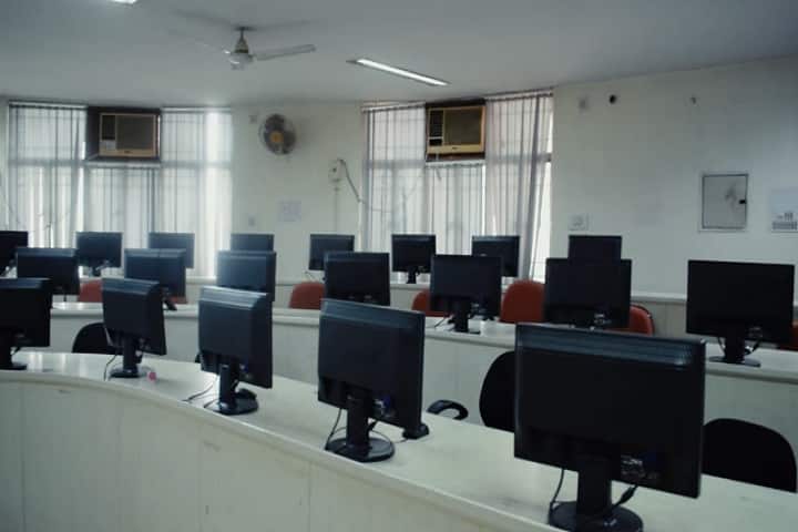 Sharda University campus in Agra, Uttar Pradesh, India — photo 5