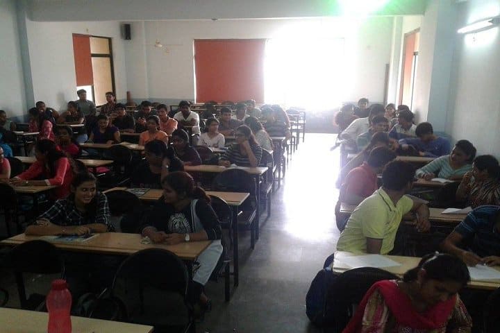Indian Education Society's Management College campus in Dadar, Maharashtra, India — photo 3